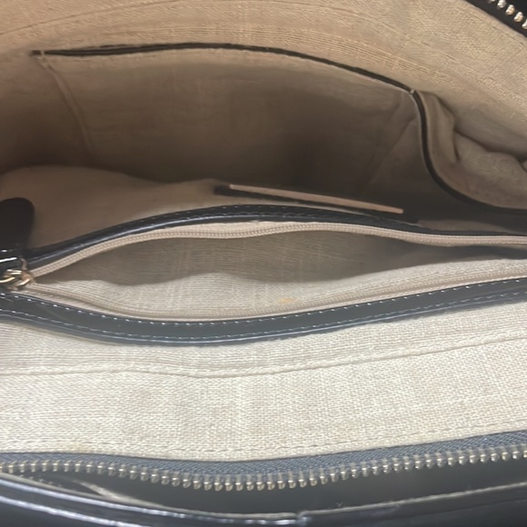 Sondra Roberta Tote Bag. Black patent mesh pattern over beige linen. - Picture 5 of 7